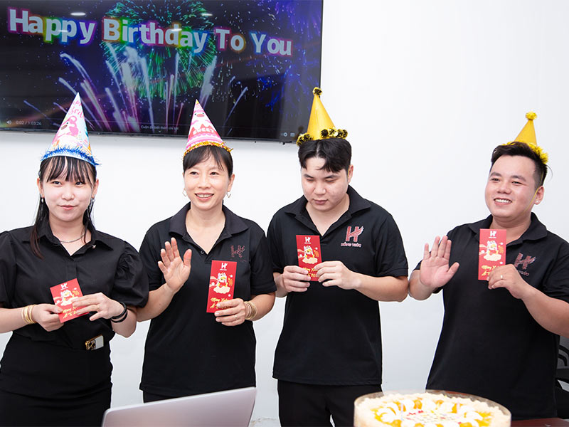 Sinh nhật nhân sự 8