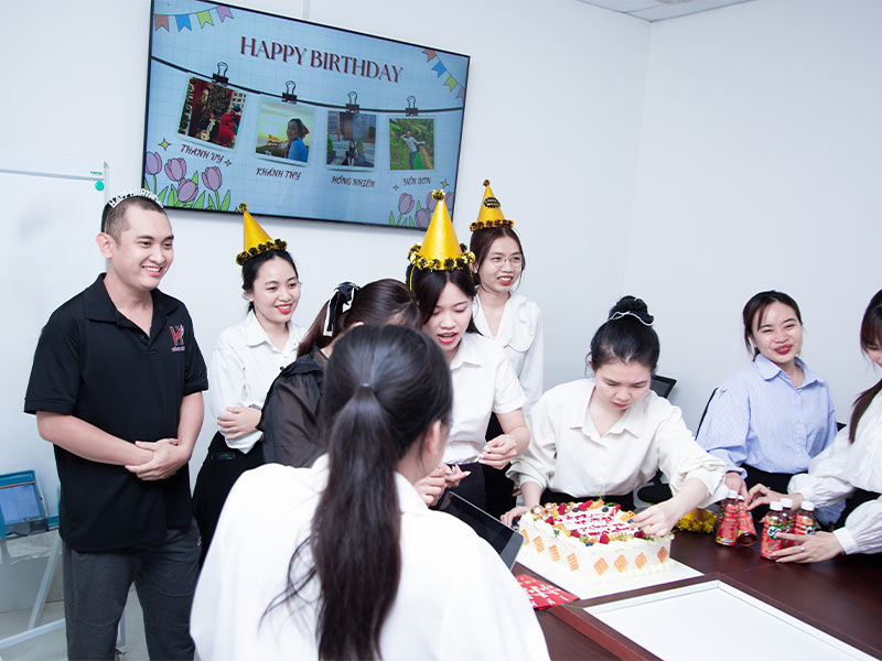Sinh nhật nhân sự 7